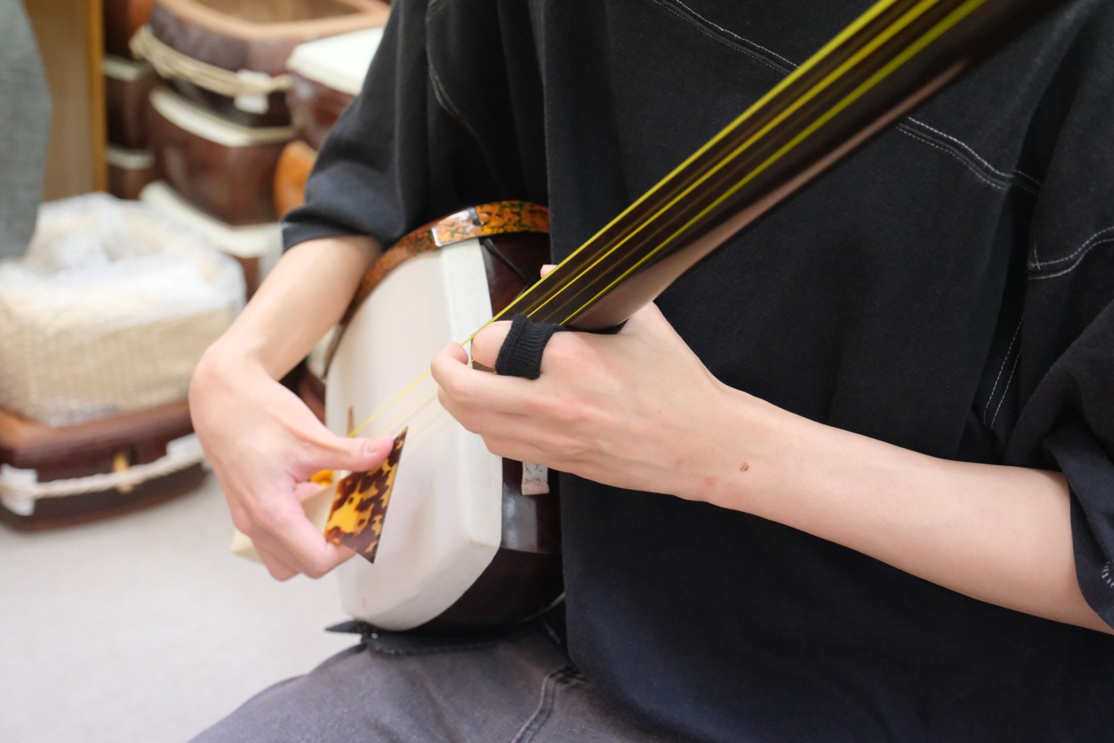 Hands playing a Japanese shamisen